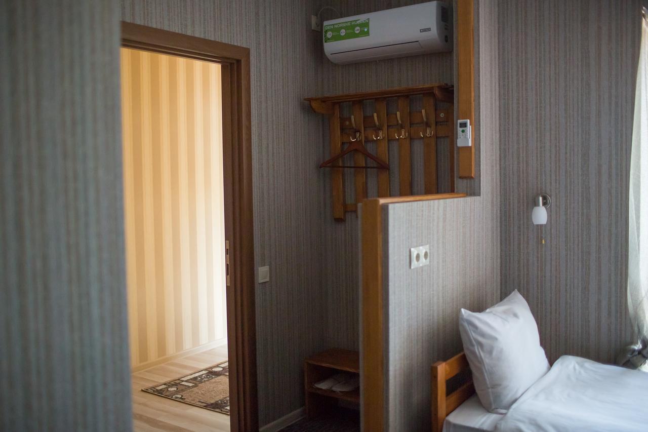 Hotel & Restaurant Complex Hap-Ok Brodki Экстерьер фото